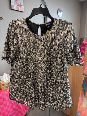 DKNY Black and White Pleated Short Sleeve Printed Blouse